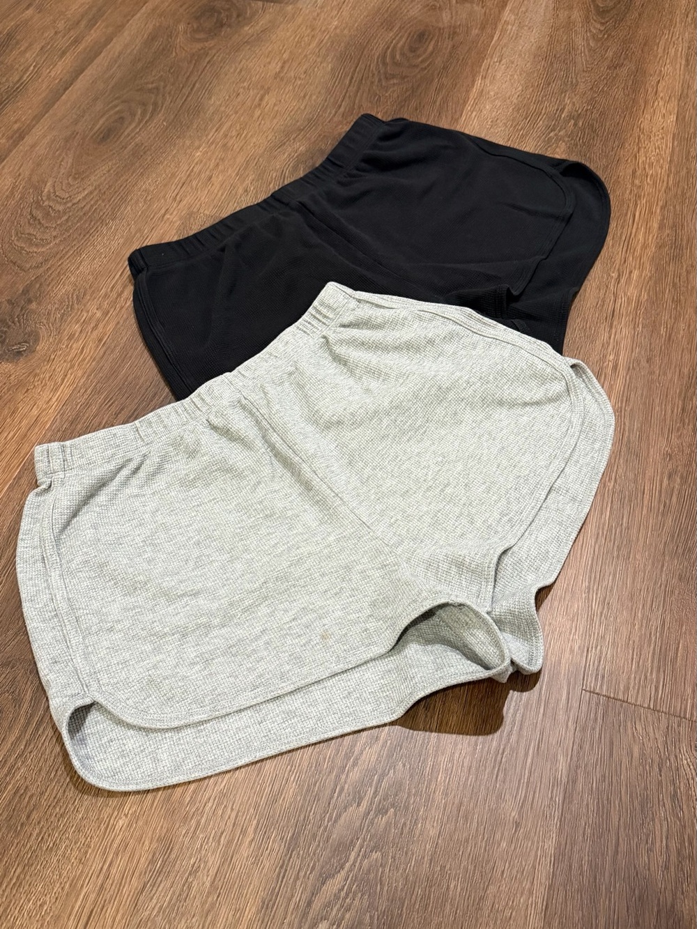 Aritzia Sunday Best Gray & Black Shorts Bundle Size M